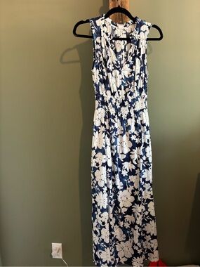 124.) GAP / Navy & White Floral Maxi Dress